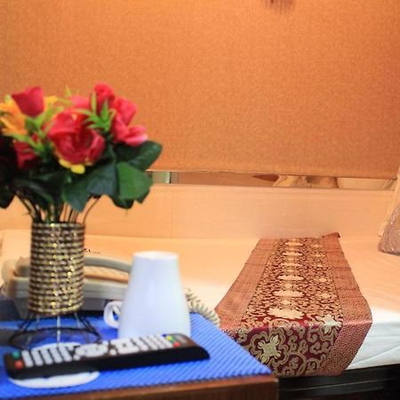 London Guest Guest House Гонконг Экстерьер фото